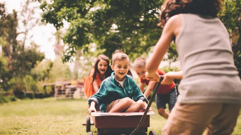 Why playing outside should be your kid’s first choice